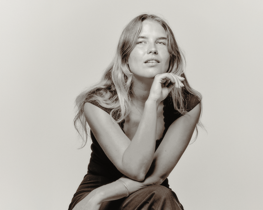 Liza Lo – He Is, I&nbsp;am