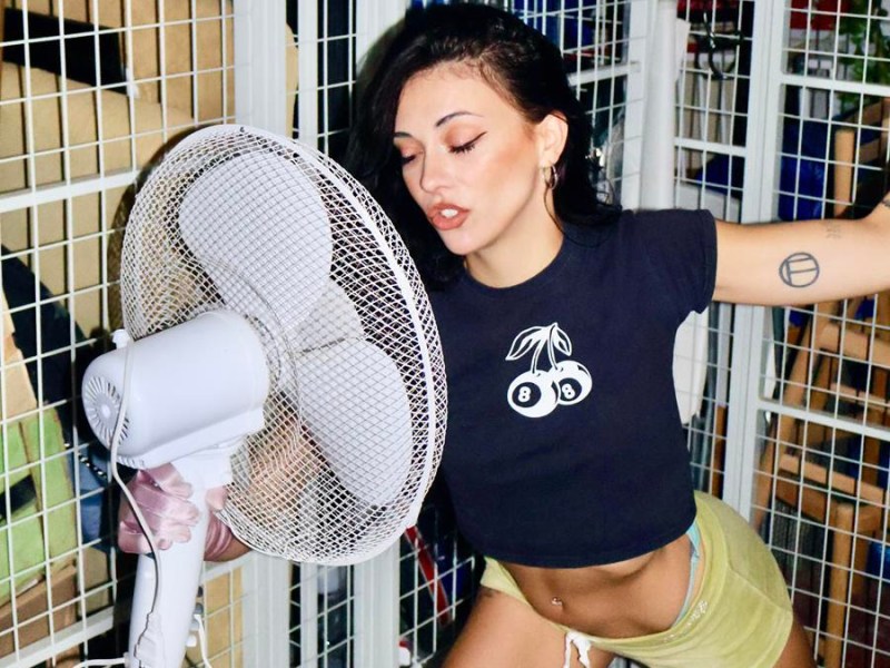 Debbie Sings – Sucker&nbsp;Punch